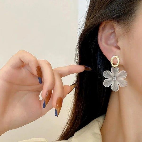 Cercei floare albă eleganti 68A11C1307 - imagine 2