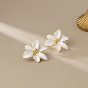 Cercei Florali Albi cu Accente Aurii 68D12O1345