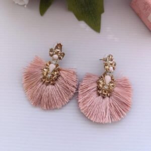 Cercei Statement cu Franjuri Roz Pudrat și Cristale Aurii 68A14C1382
